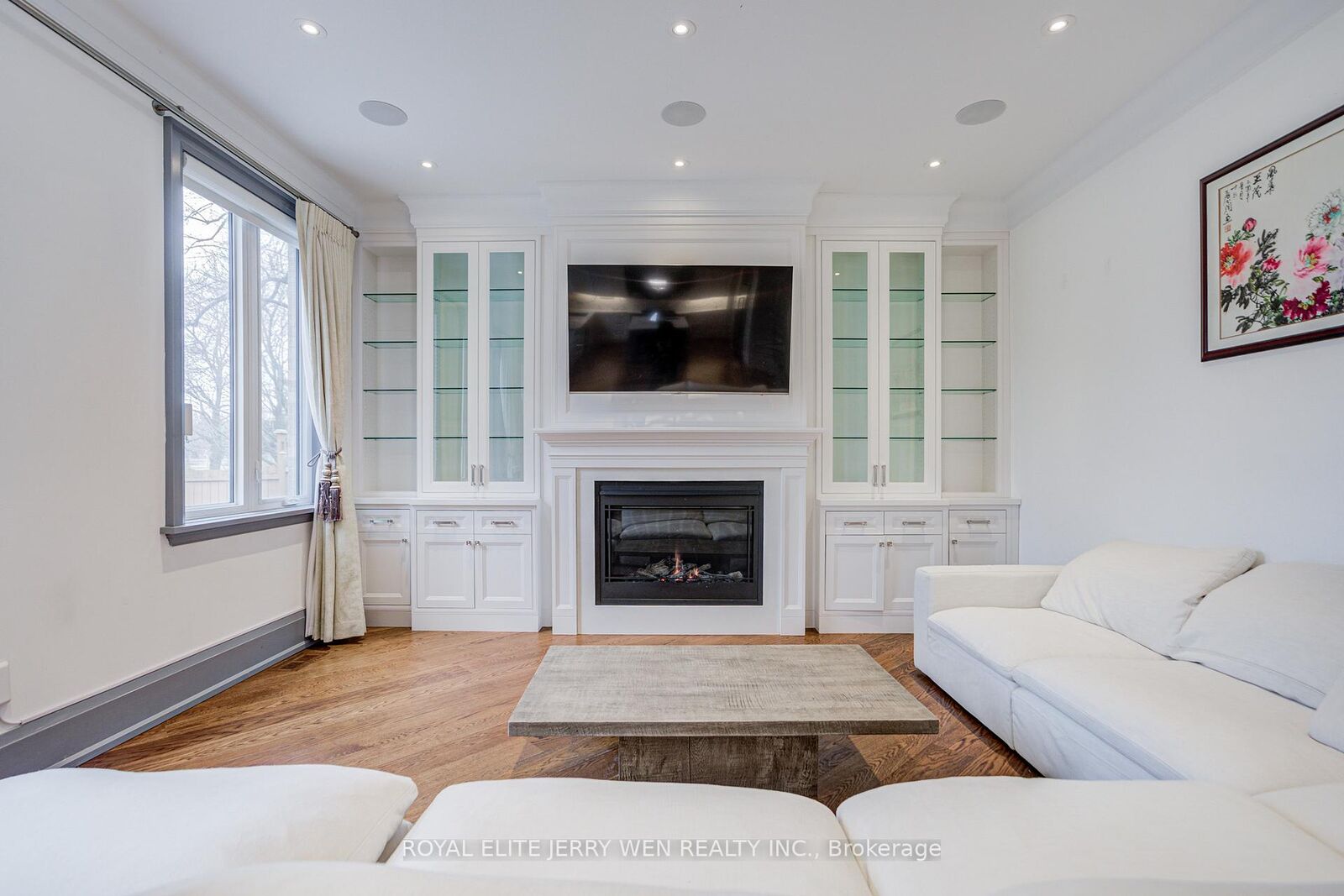 Property Photo: 300 Upper Highland Crescent ON M2P 1V5