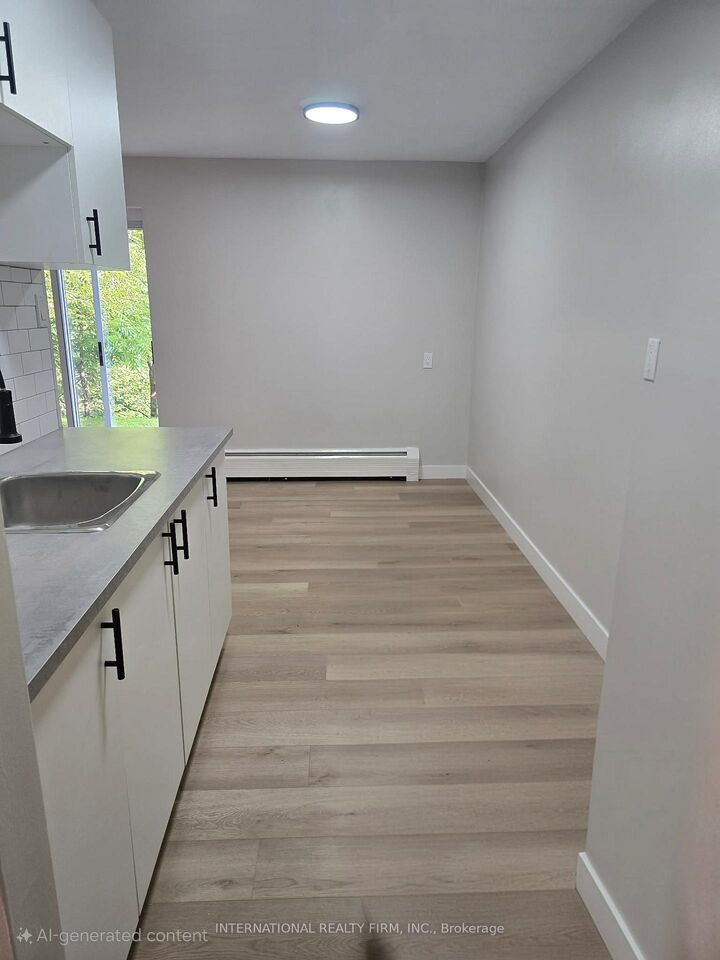 Property Photo:  77 East Street E  ON N5P 2R4 