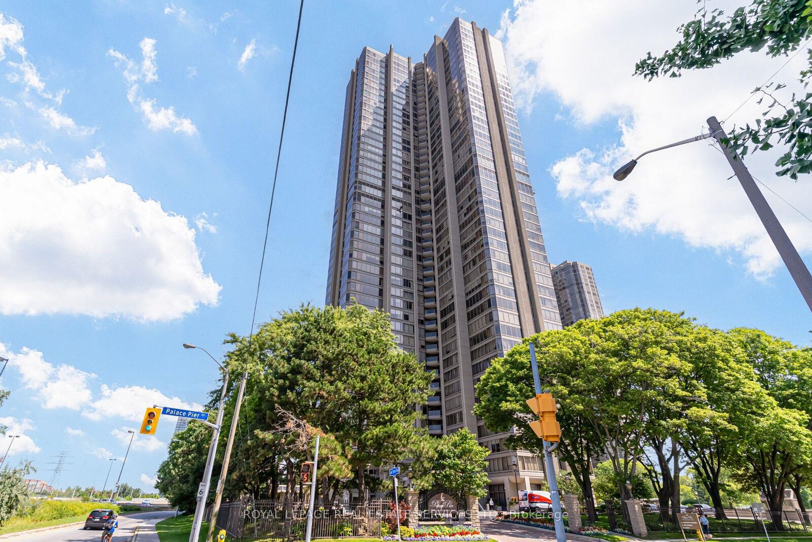 Property Photo: 2045 Lake Shore Boulevard W 1610 ON M8V 2Z6