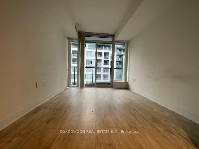 Property Photo: 27 Bathurst Street 1014W ON M5V 0R1