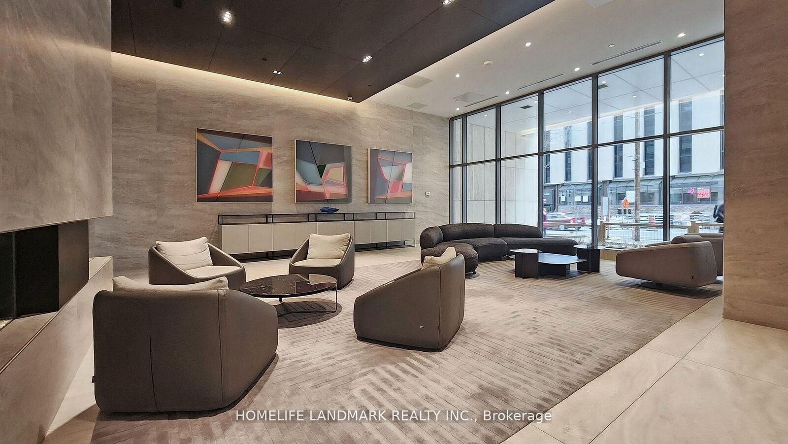 Property Photo: 2221 Yonge Street 3304 ON M4S 2B4