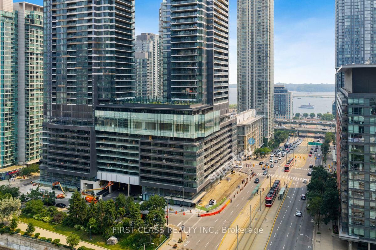 Property Photo: 3 Concord Cityplace Way N/A 728W ON M5V 0X4