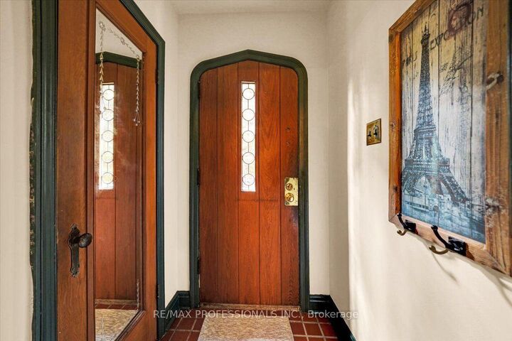 Property Photo:  65 Dunedin Drive  ON M8X 2K7 