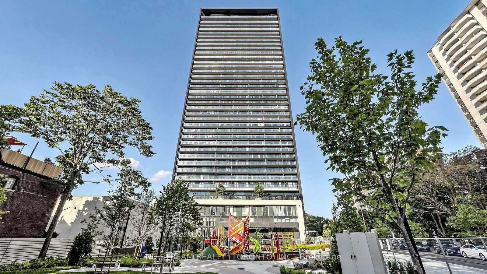 Property Photo: 575 Bloor Street E 2708 ON M4W 0B2
