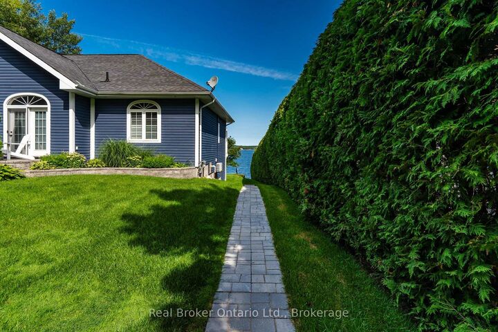 Property Photo:  192 Gilwood Park Drive  ON L9M 1Z6 