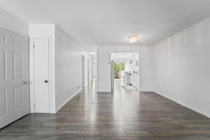 Property Photo:  87 Rundle Crescent  ON L4N 8E6 