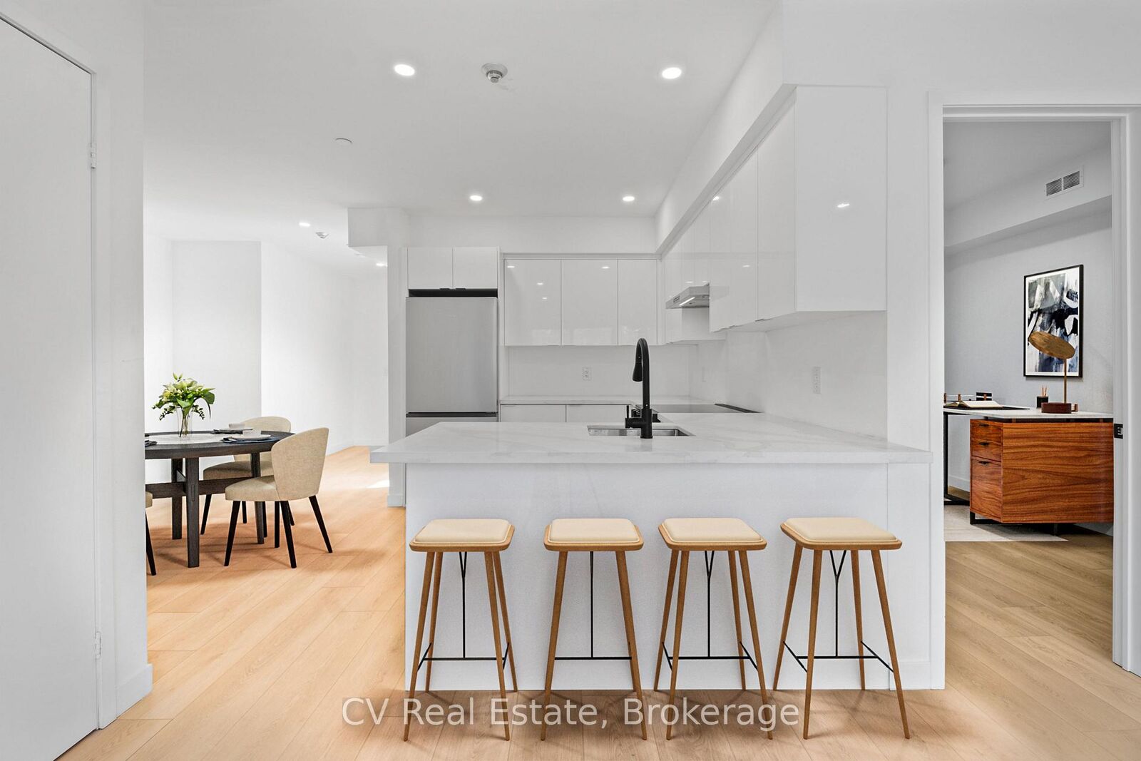 Property Photo:  61 Orchard Park Drive 402  ON M1E 0C8 