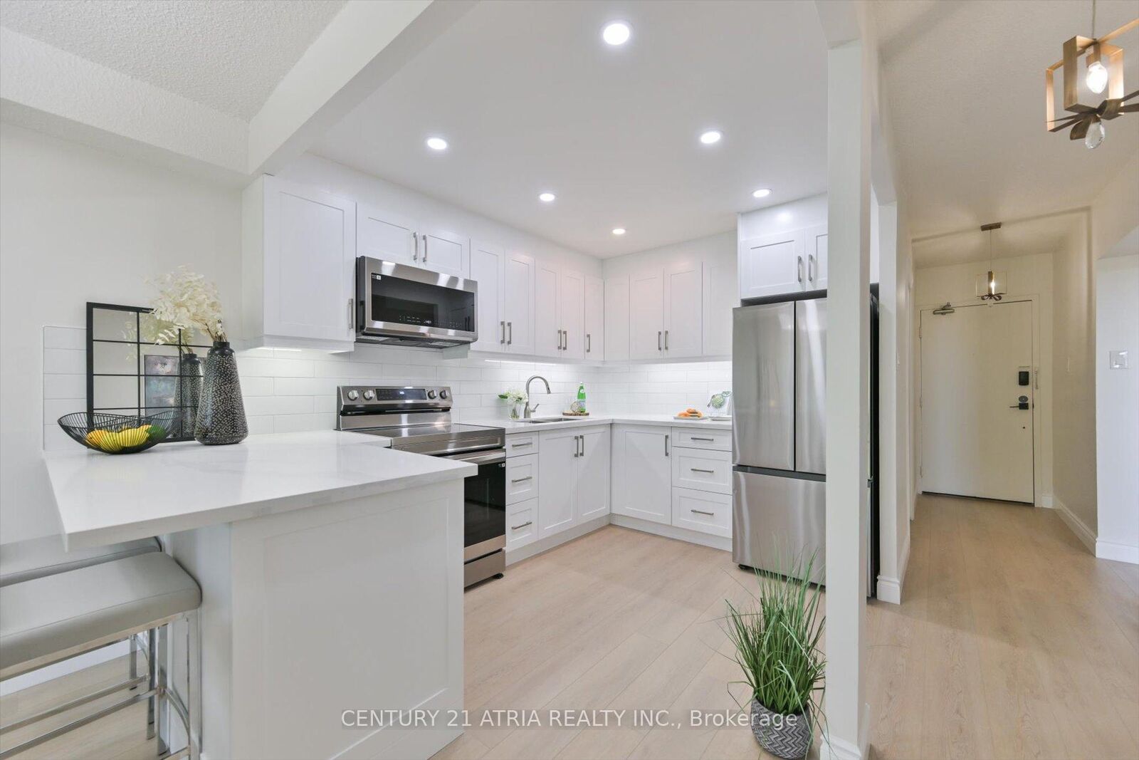 Property Photo: 4101 Sheppard Avenue E 207 ON M1S 3H3
