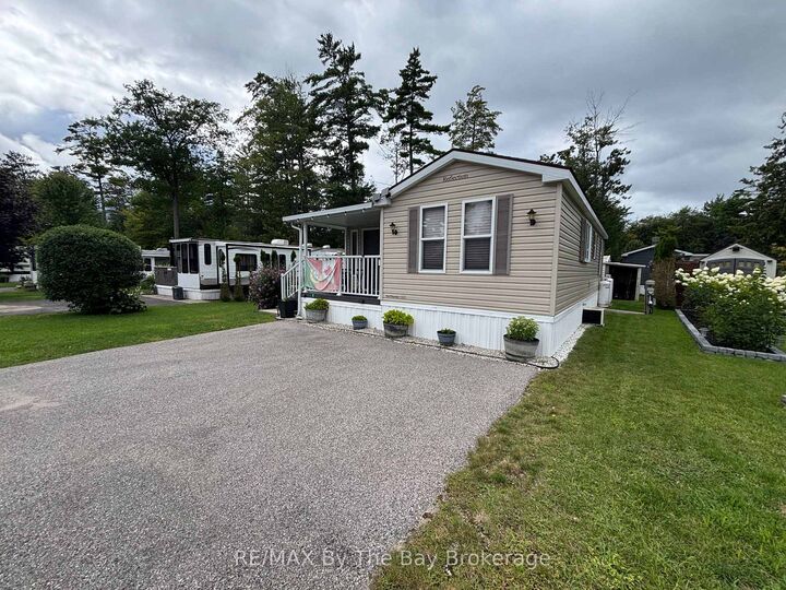 Property Photo:  8 Kenora Trail  ON L9Z 1X7 