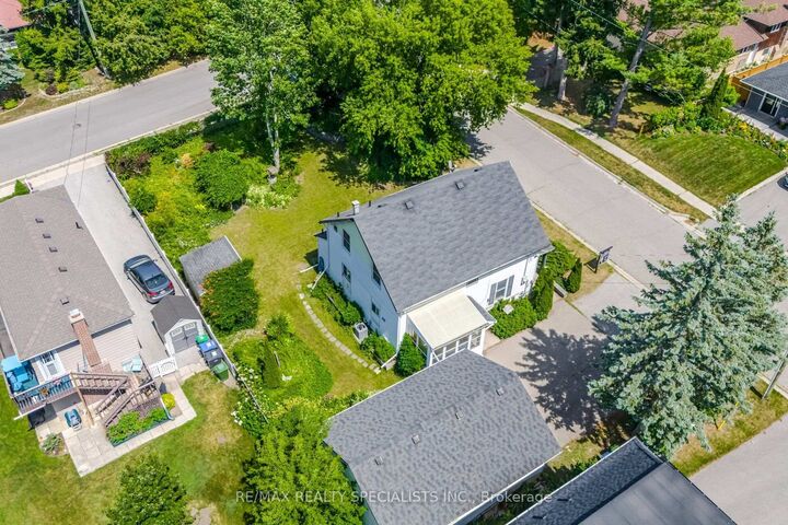 Property Photo: 173 Victoria Street ON L7E 3H5
