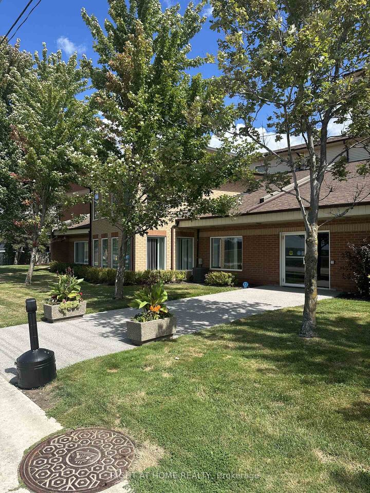Property Photo:  247 King Street 106  ON L9R 1N4 