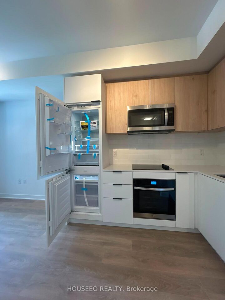 Property Photo:  1185 Dupont Street 403  ON M6H 0G5 