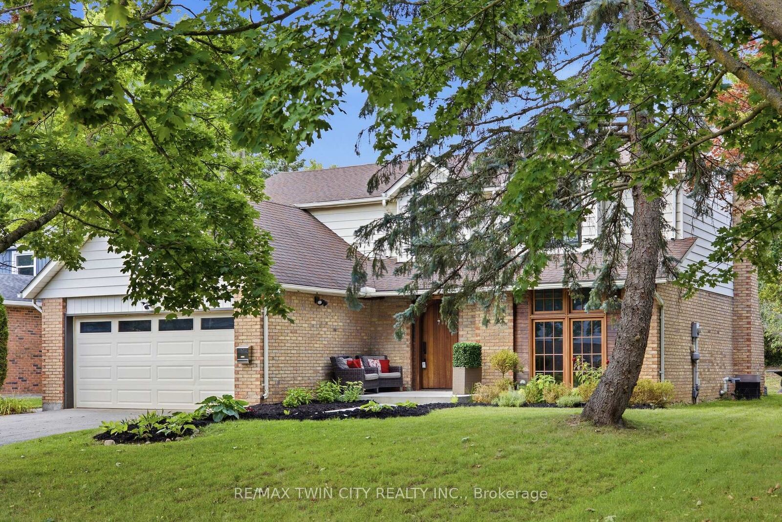 Property Photo: 416 Clairbrook Crescent ON N2L 5V7