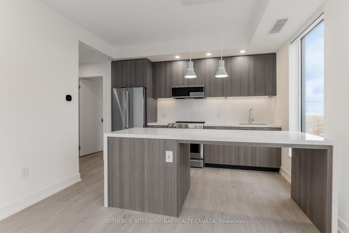 Property Photo: 29 York Garden Way 2209 ON M6A 2V1