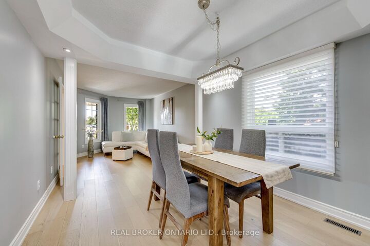 Property Photo: 6781 Gracefield Drive ON L5N 6T5