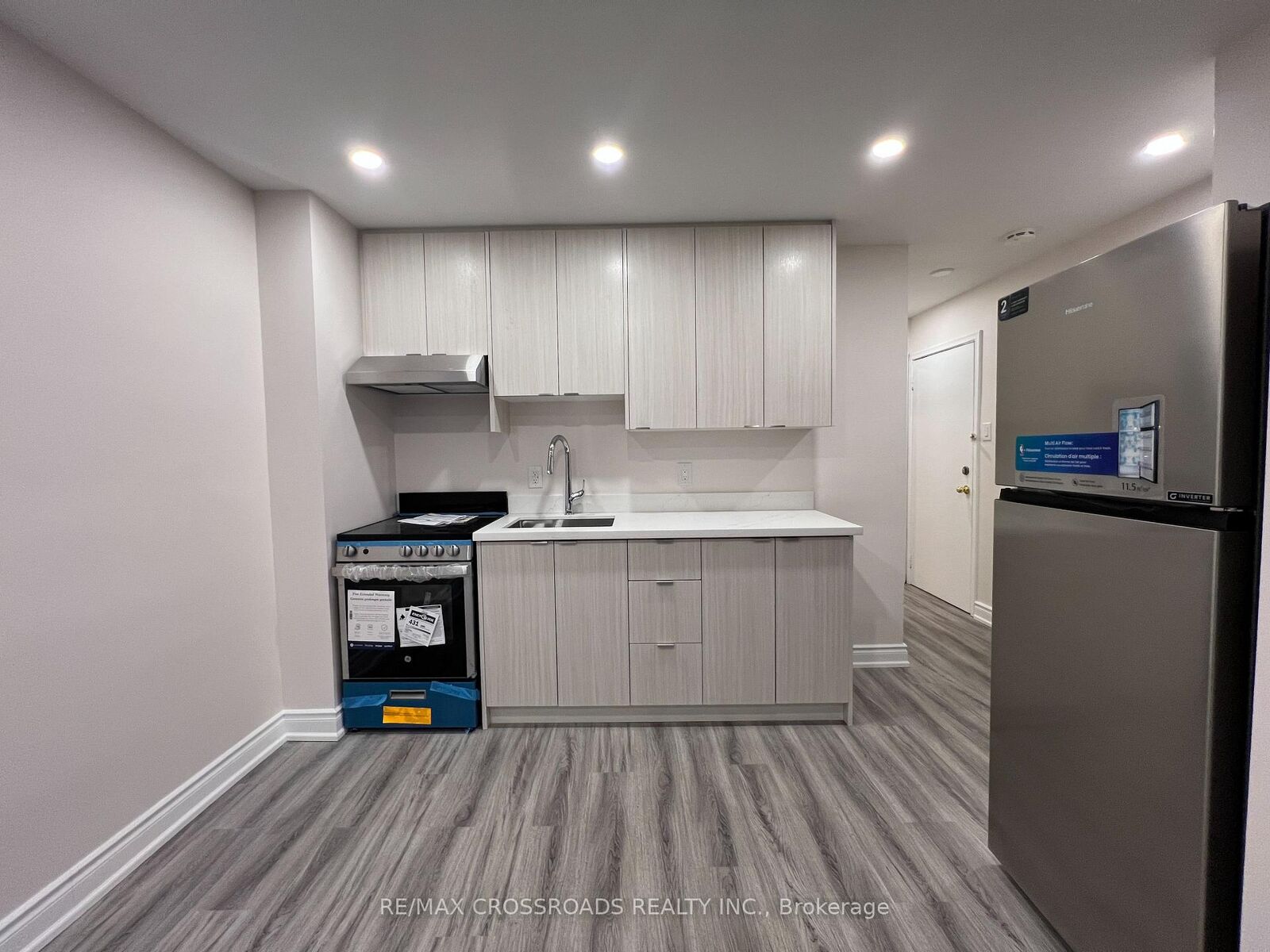 Property Photo:  1324B Gerrard Street E Apt 1  ON M4L 1Z1 