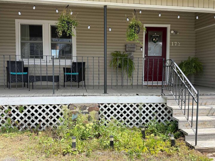 Photo de la propriété:  172 Fourth Avenue E  ON P1B 1N1 
