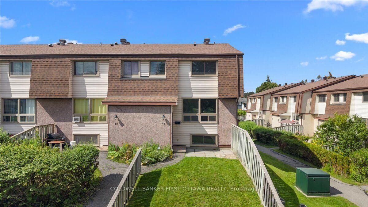 Property Photo:  2640 Draper Avenue 44  ON K2H 8V3 