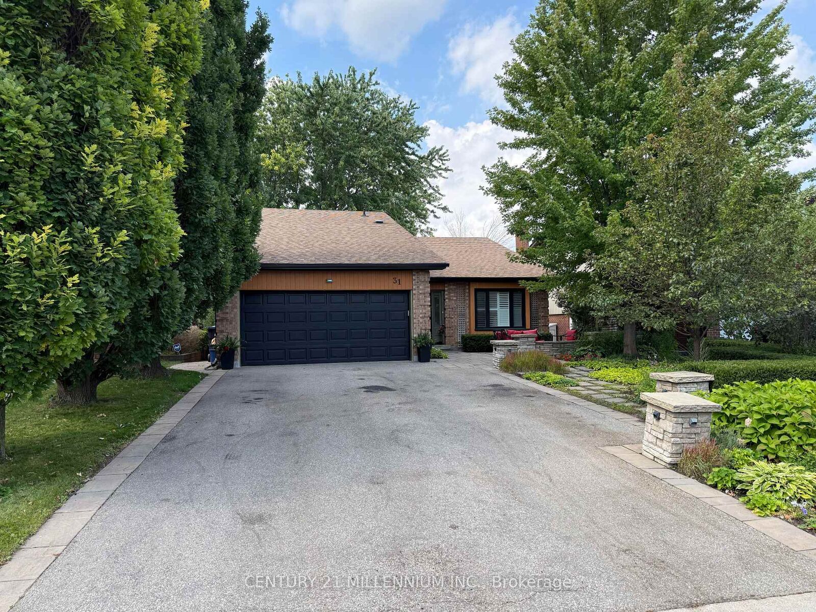 Property Photo: 31 Mansfield Street ON L6S 2X8