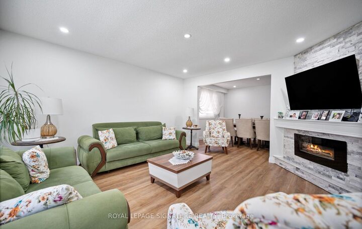 Property Photo: 2221 Florian Road ON L5A 3Y9