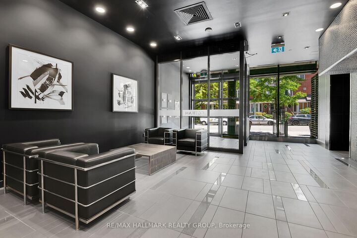 Property Photo: 224 Lyon Street N 1104 ON K1R 0C1