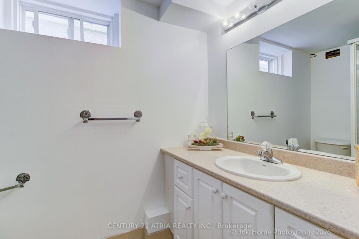 Photo de la propriété: 176 Laurentian Boulevard ON L6A 2V6
