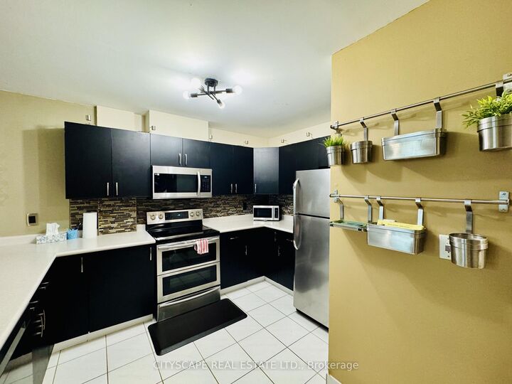 Property Photo:  540 Ouellette Avenue 5F  ON N9A 1B7 