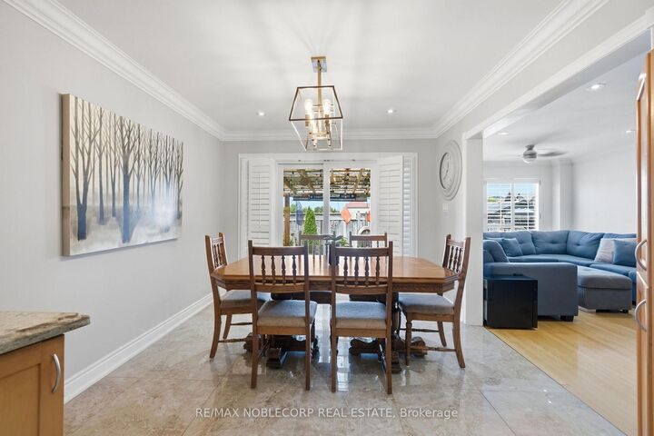 111 Emily Carr Crescent — photo 1