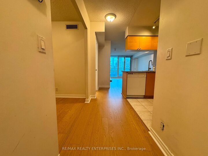 Property Photo: 1 Elm Drive W 2107 ON L5B 4M1