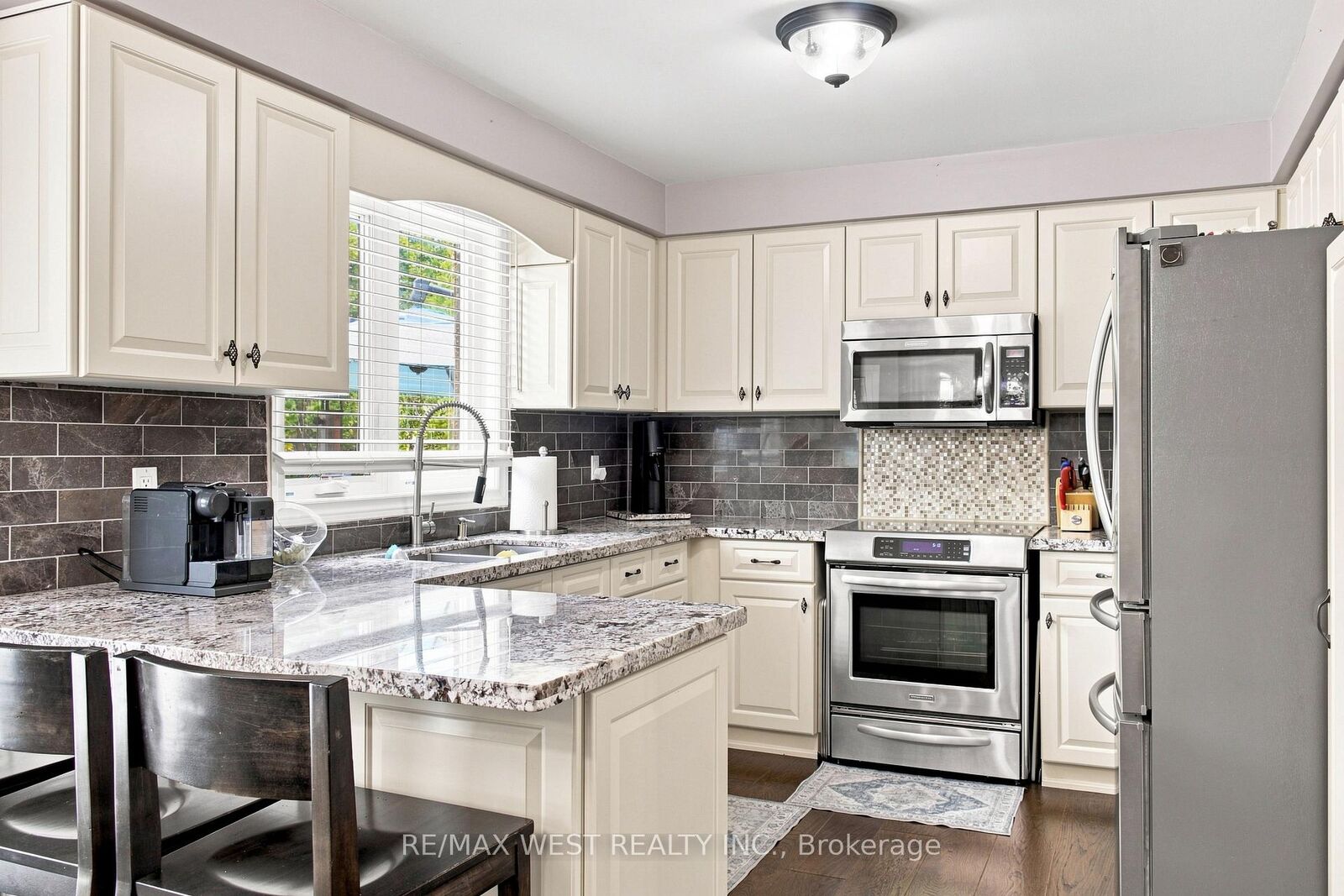 Property Photo: 414 Belview Avenue ON L4L 7T5