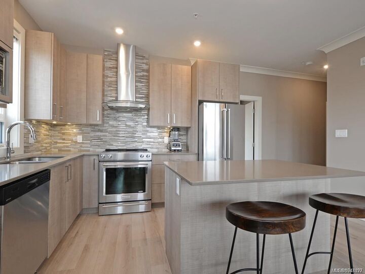 Property Photo: 300 Michigan St #403 BC V8V 1R5
