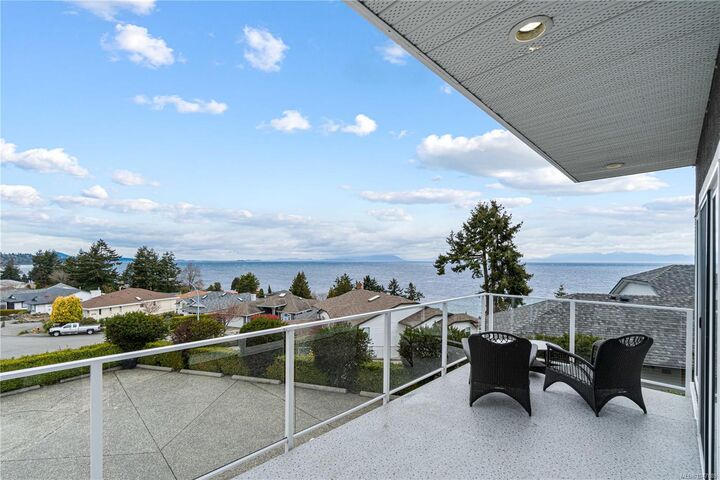 Property Photo: 198 Heritage Dr BC V9V 1J9
