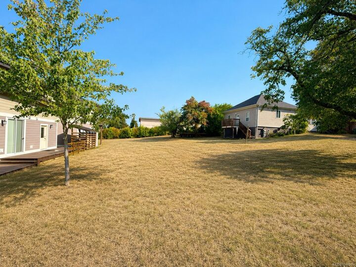 Property Photo:  392 Urbains Pl  BC V9R 0E1 