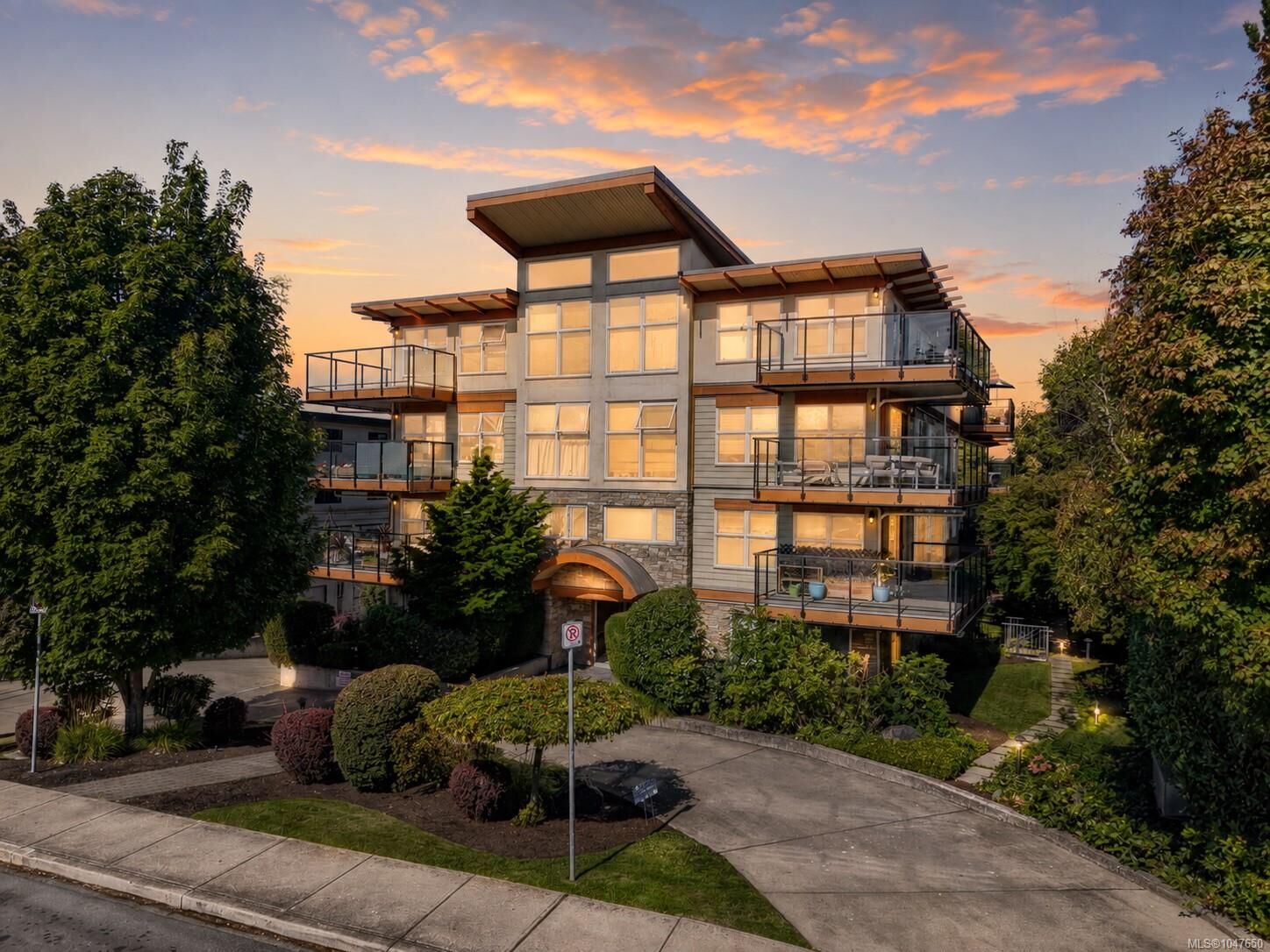 Property Photo:  2940 Harriet Rd #304  BC V8N 1A1 