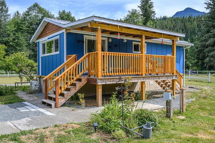 Property Photo: 429 Community Rd BC V0P 1R0