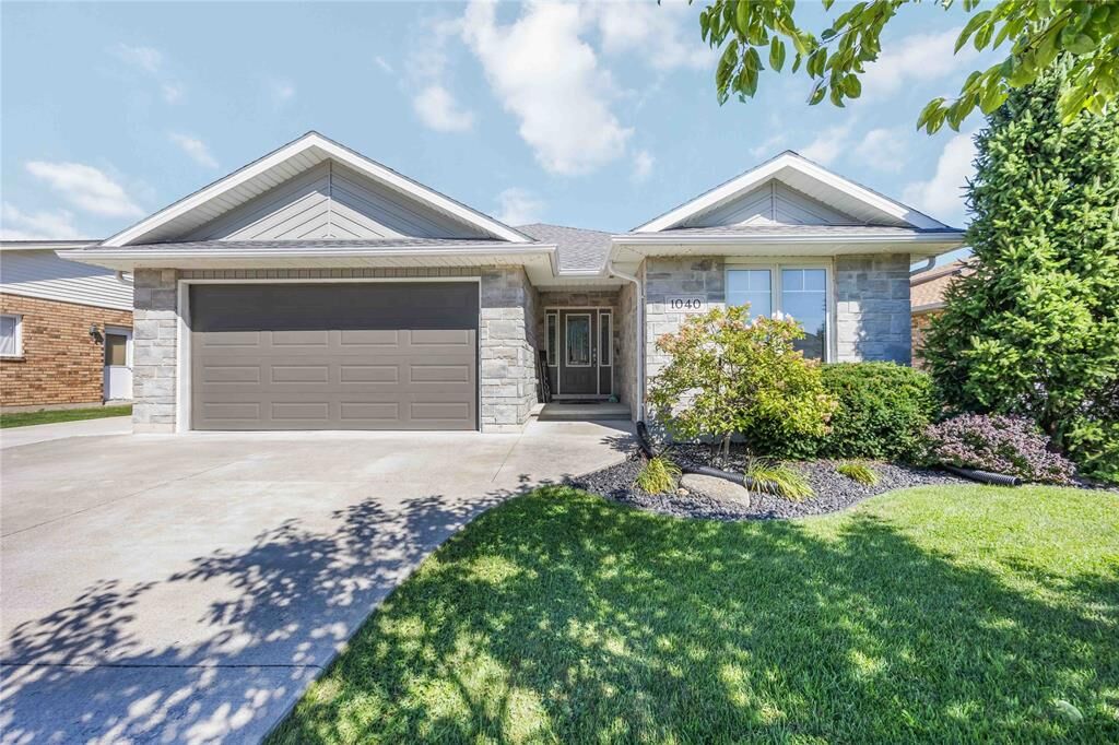 Property Photo: 1040 Finch Drive ON N7S 6A7
