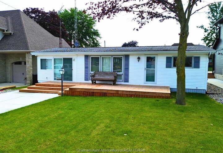 4674 Riverside Drive — photo 1