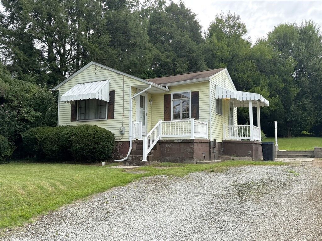 Property Photo:  403 Bridgeport Road  PA 15666 