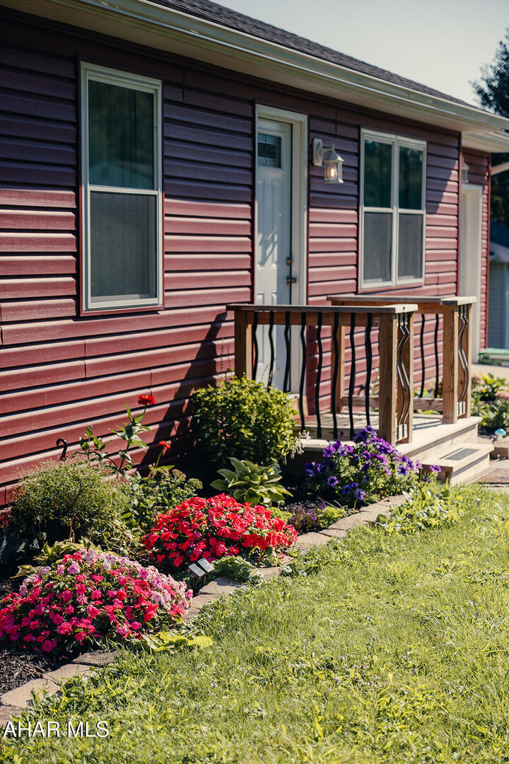 Property Photo: 1317 Spring Run Drive PA 16601