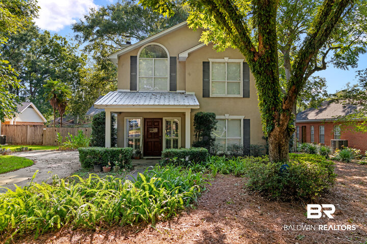 Property Photo: 2102 Victoria Drive AL 36526