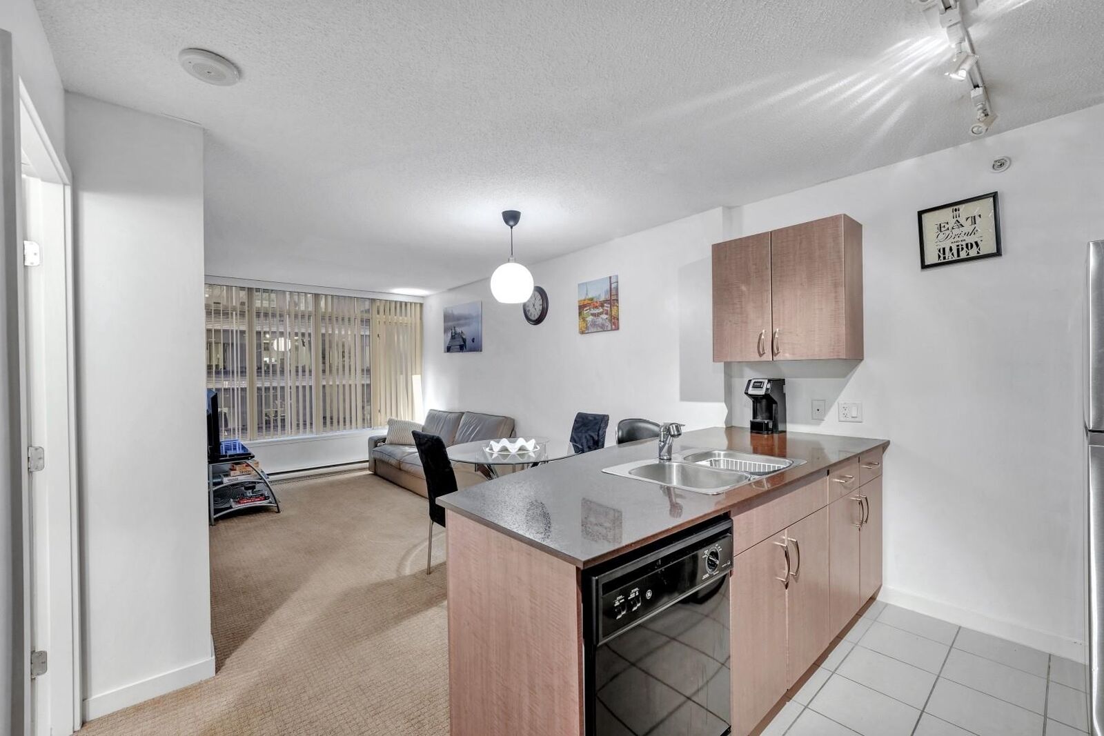 Property Photo: 610 Granville Street 1506 BC V6C 3T3