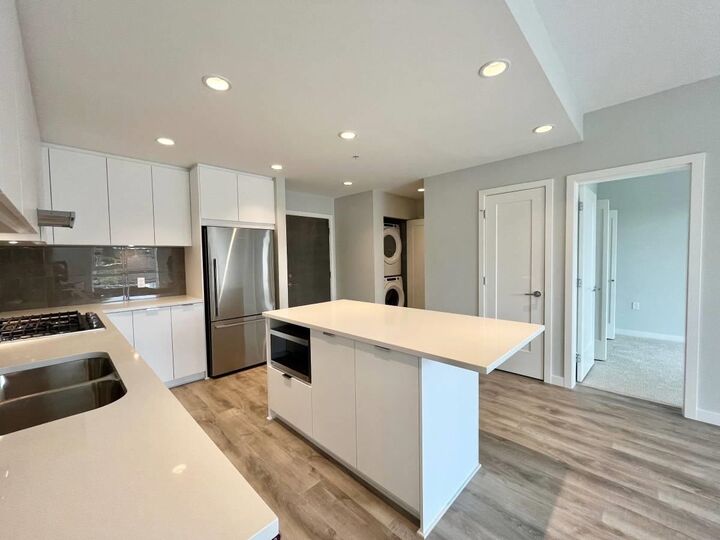 Property Photo:  615 Cottonwood Avenue  BC V3J 0N4 