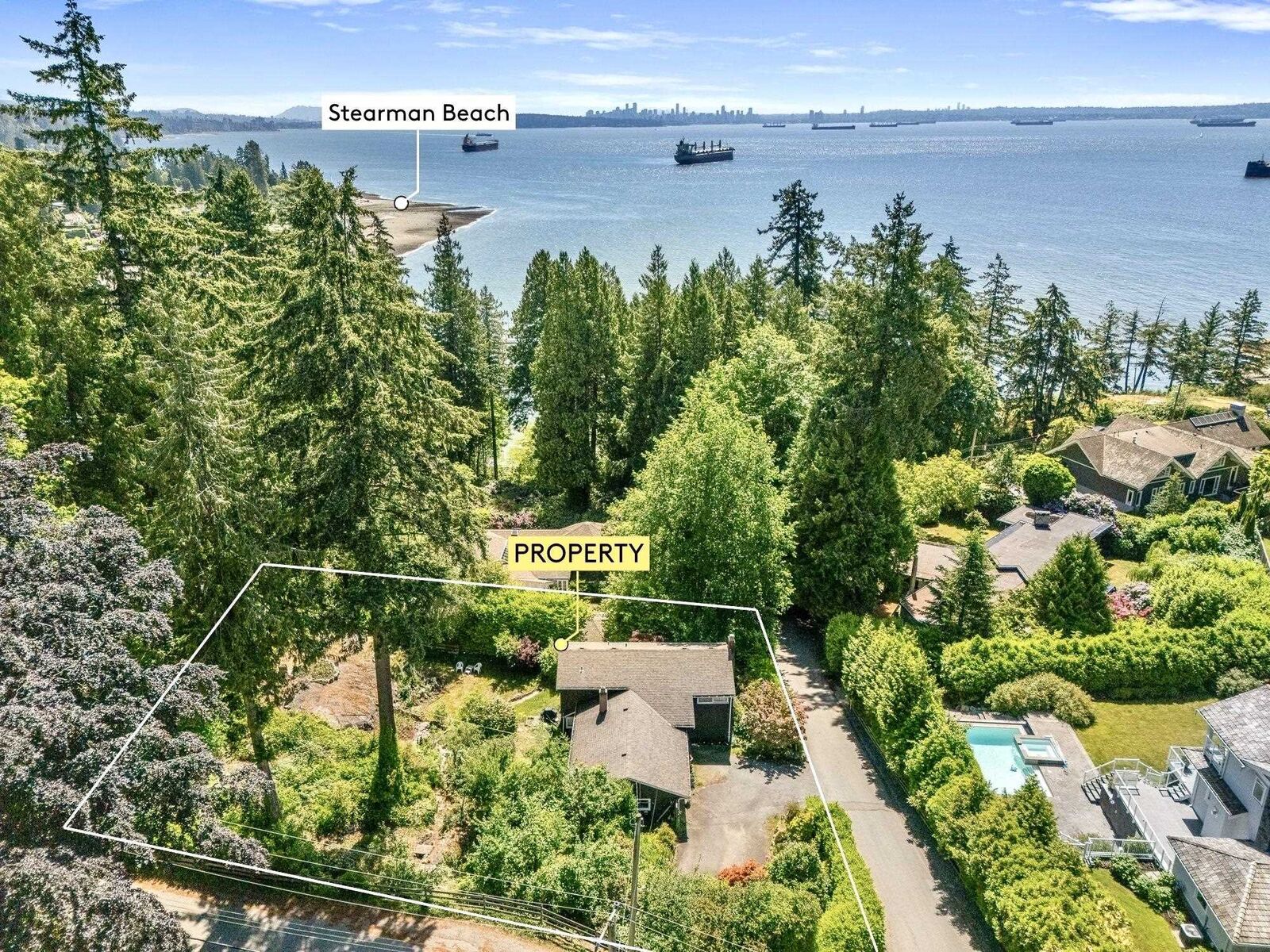 Property Photo: 4704 Dogwood Lane BC V7W 1J1