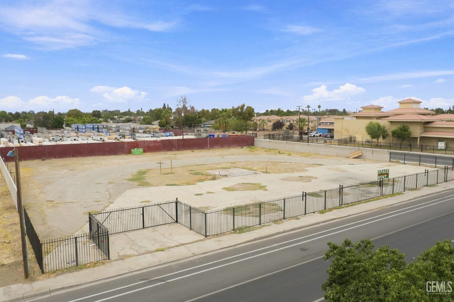 Property Photo:  241 Union Avenue  CA 93307 