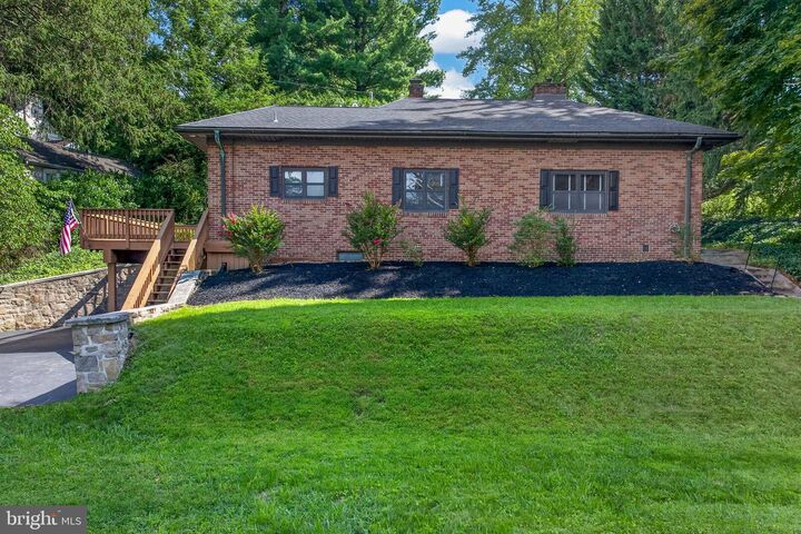Property Photo: 914 Somerset Lane PA 17403