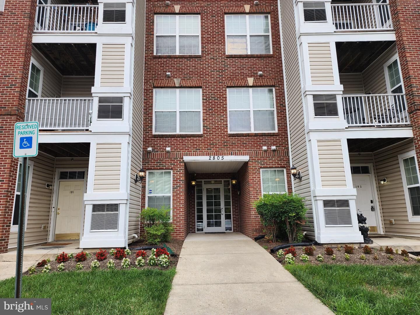 Property Photo:  2805 Forest Run Drive 2-205  MD 20747 