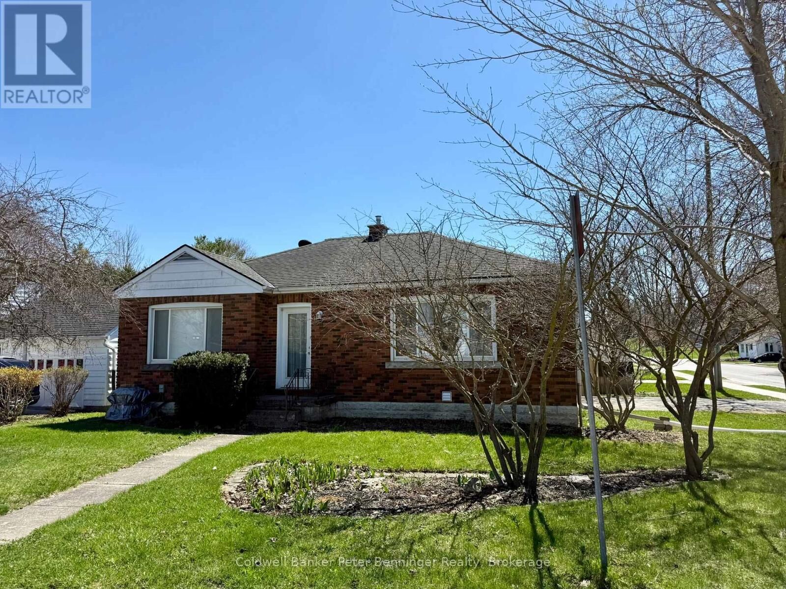 Property Photo:  501 Napier Street  ON N0G 2V0 