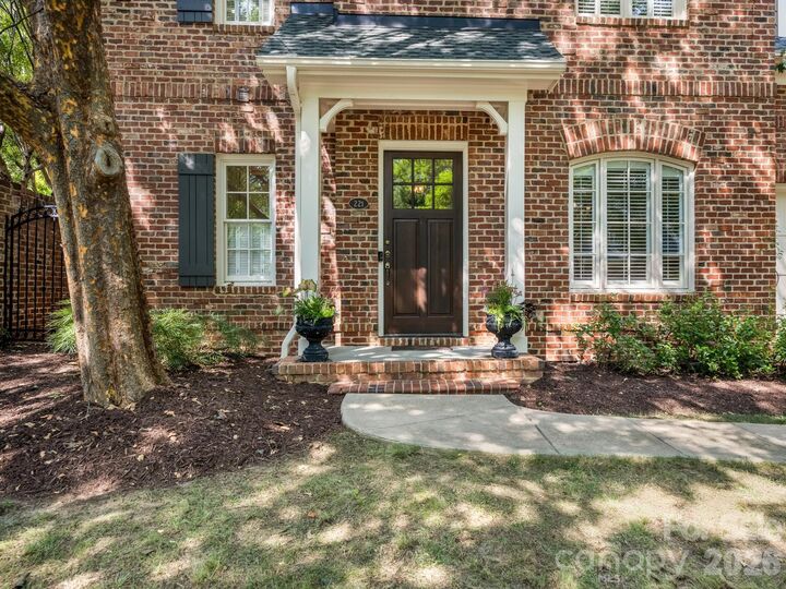 Property Photo:  221 Crownsgate Court  NC 28207 