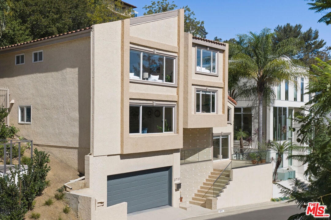 Property Photo: 3751 Prestwick Dr CA 90027
