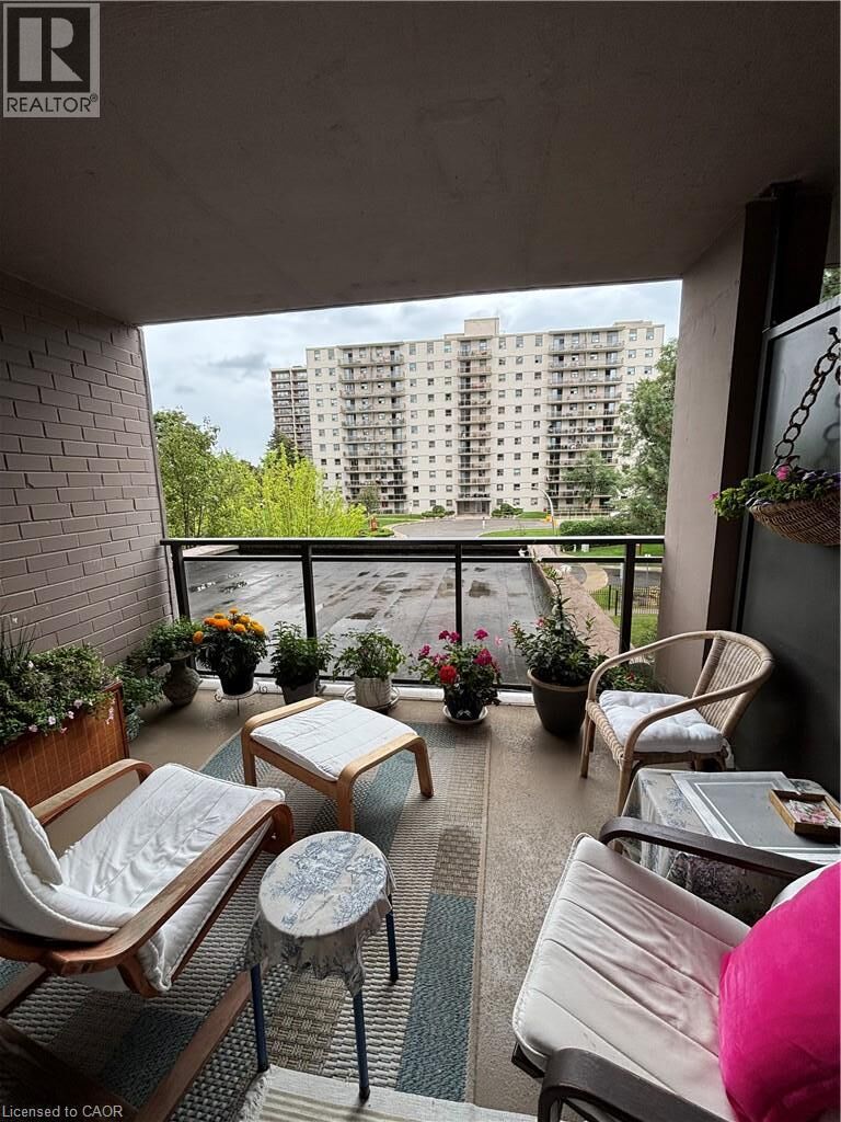 Property Photo:  975 Warwick Court 205  ON L7T 3Z7 